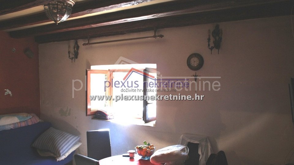 House, 100 m2, For Sale, Split - Varoš