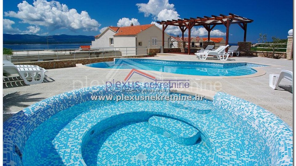 House, 1000 m2, For Sale, Bol