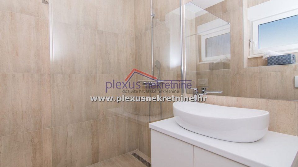 House, 202 m2, For Sale, Kaštel Kambelovac