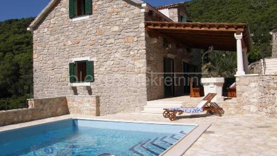 EKSKLUZIVNO! Villa s bazenom uz more: Gornje Selo, Šolta