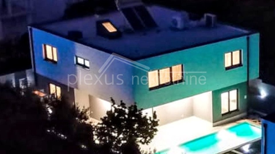 House, 202 m2, For Sale, Kaštel Kambelovac
