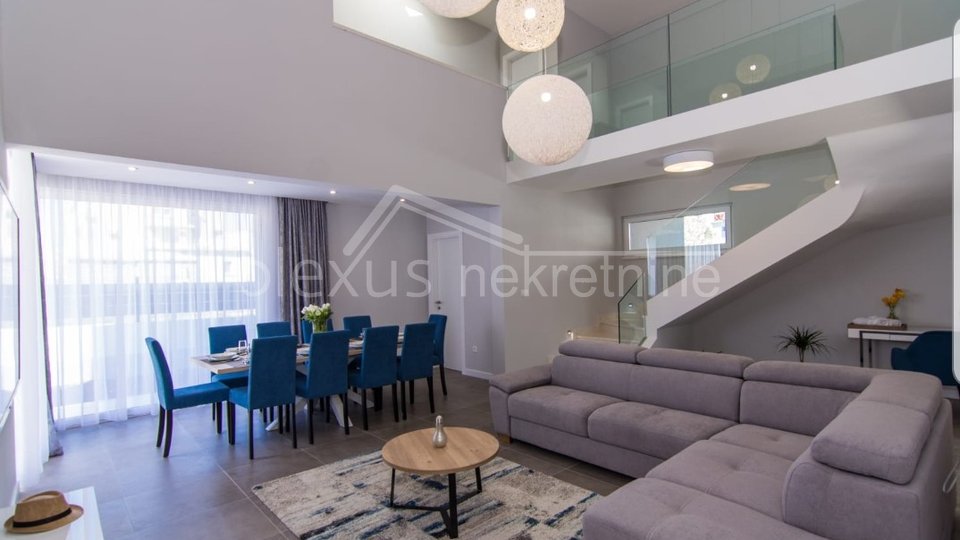 House, 202 m2, For Sale, Kaštel Kambelovac