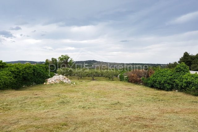 Land, 1098 m2, For Sale, Nerežišća